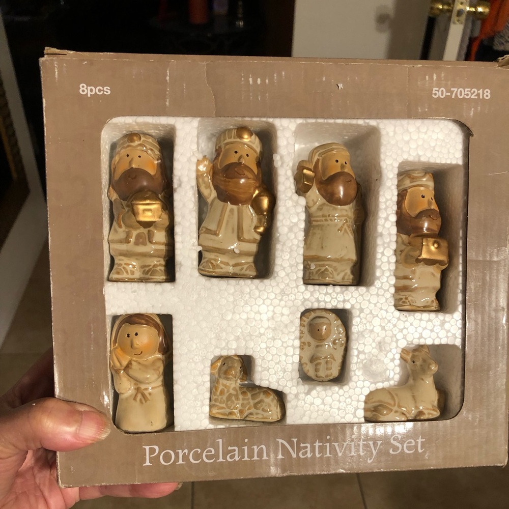 Porcelain Nativity Set 8 Pcs Jesus Mary Joseph 3 Wise Men Sheep Donkey